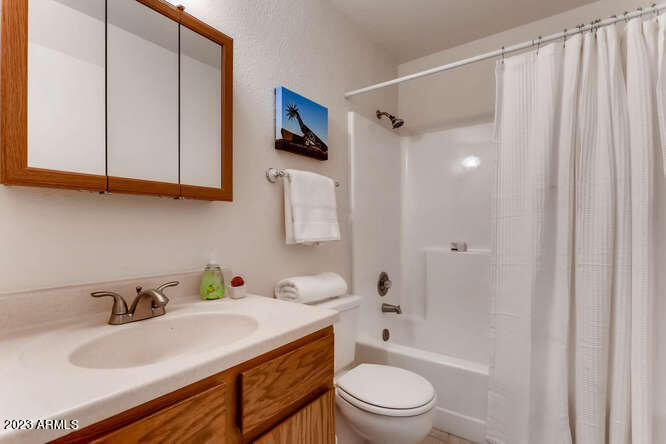540 South West Road, Unit 21 Wickenburg, AZ 85390 - Photo 9 of 16 540 S West Rd Unit 21-small-009-4-Bathro
