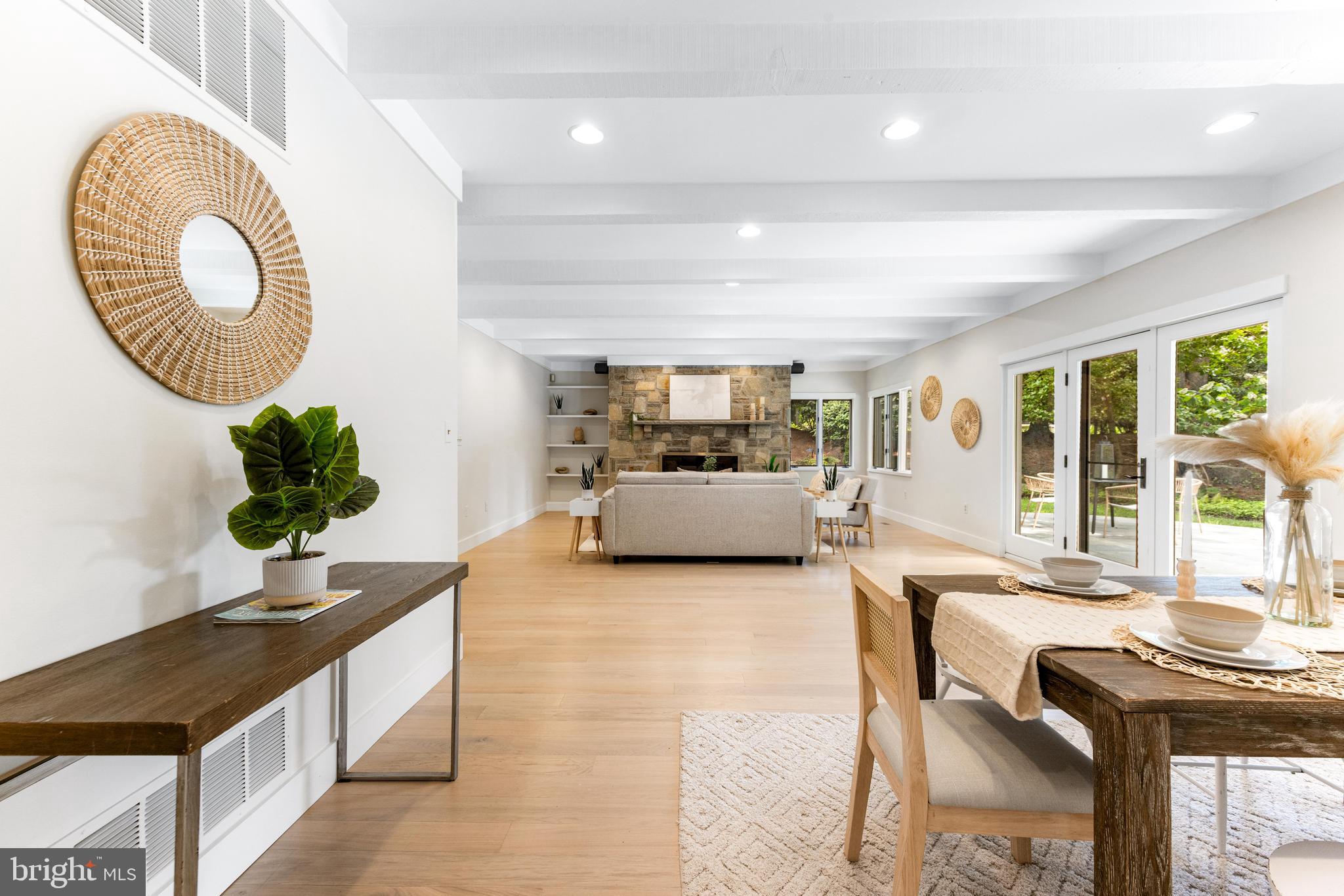 5 Tall Tree Court Baltimore, MD 21208 - Photo 15 of 78 a living room with furniture and a potted plant