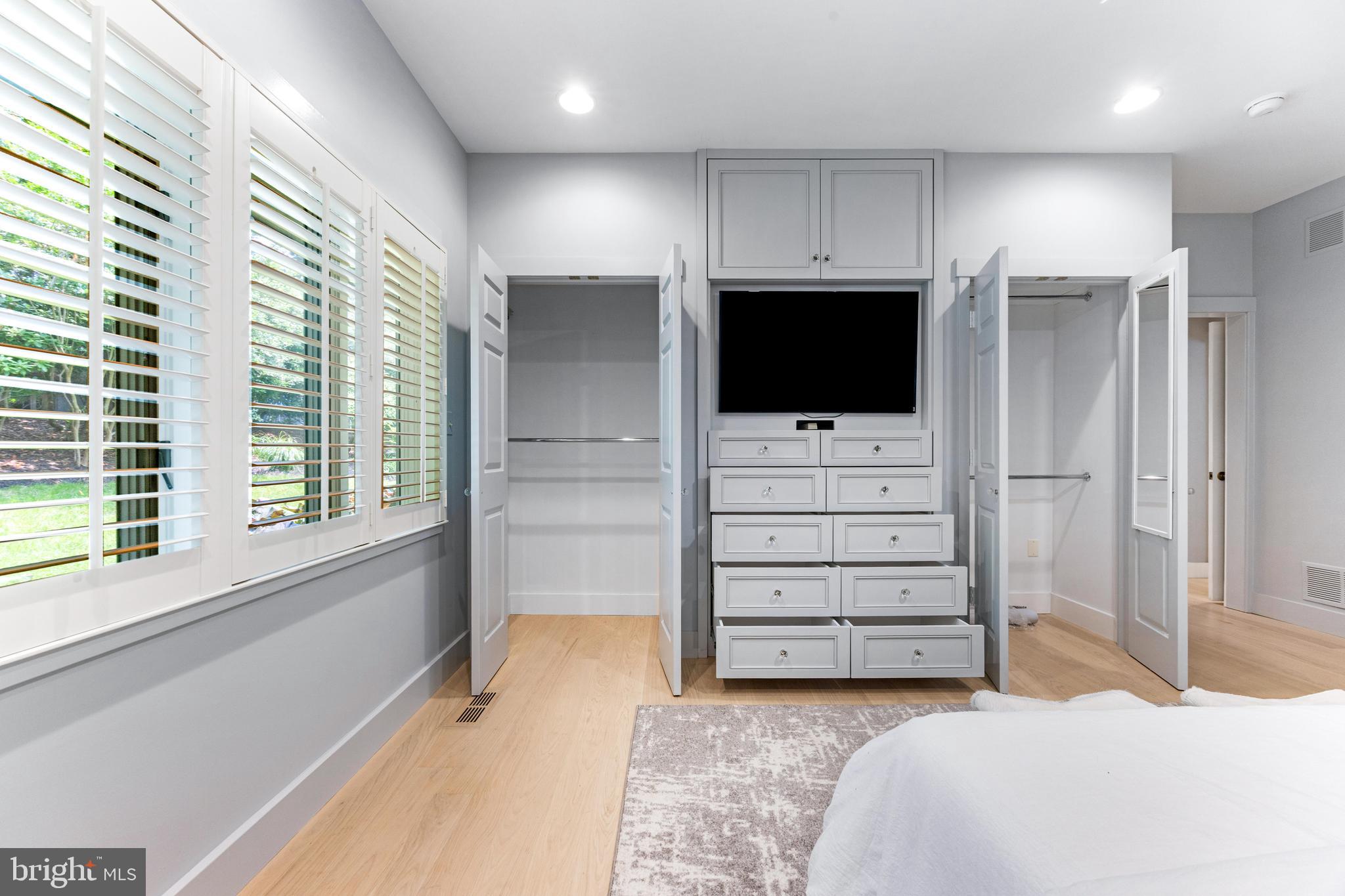 5 Tall Tree Court Baltimore, MD 21208 - Photo 46 of 78 a bedroom with a bed and a flat screen television