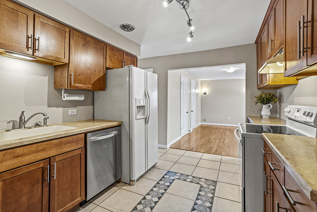 5001 Harnew Road South Oak Lawn, IL 60453 - Photo 11 of 37