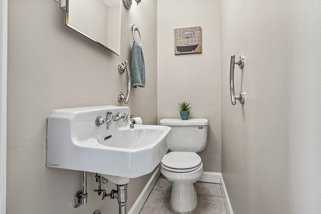 5001 Harnew Road South Oak Lawn, IL 60453 - Photo 17 of 37