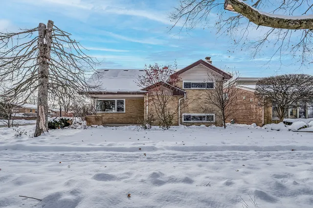 $365,000 | 5001 Harnew Road South, Oak Lawn, IL 60453