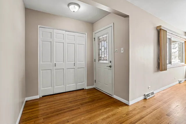 $365,000 | 5001 Harnew Road South, Oak Lawn, IL 60453