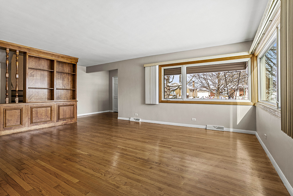 5001 Harnew Road South Oak Lawn, IL 60453 - Photo 6 of 37