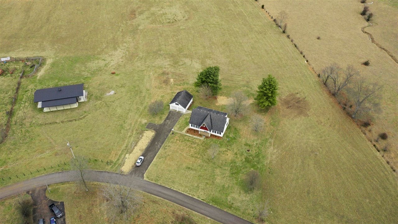 820 Wayne Watt Road Bowling Green, KY 42101 - Photo 7 of 32 Gallery Image 7
