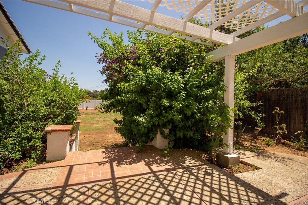 2350 Shadow Hill Drive Riverside, CA 92506 - Photo 7 of 20 Patio