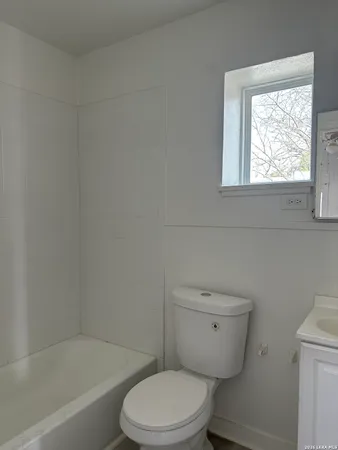 $800 | 417 Eleanor Avenue, Unit 4, San Antonio, TX 78209