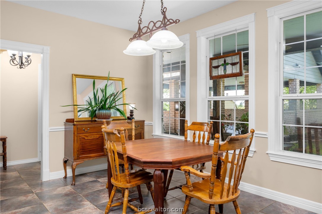 6400 Koppe Bridge Road College Station, TX 77845 - Photo 19 of 47 Breakfast area.