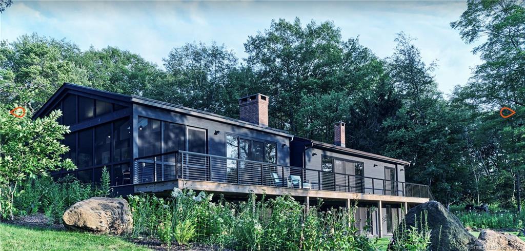 a view of a small house with a yard and plants