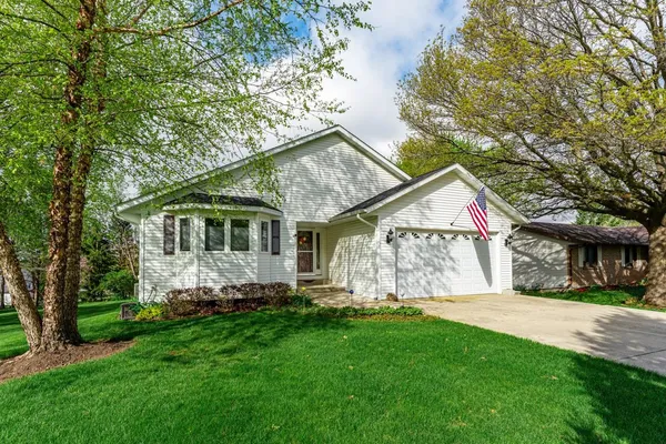 $379,000 | 1261 Lake Summerset Road, Lake Summerset, IL 61019