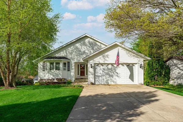 $379,000 | 1261 Lake Summerset Road, Lake Summerset, IL 61019