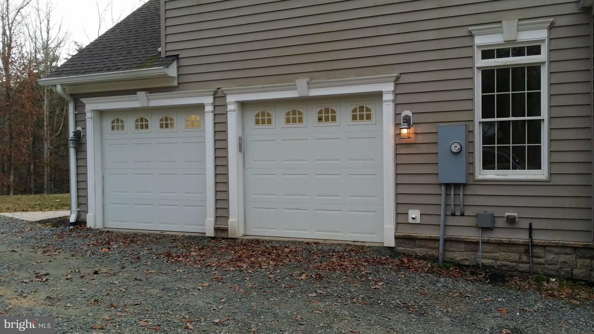 1079 Mountain View Road Fredericksburg, VA 22406 - Photo 24 of 30 Right side View Garage