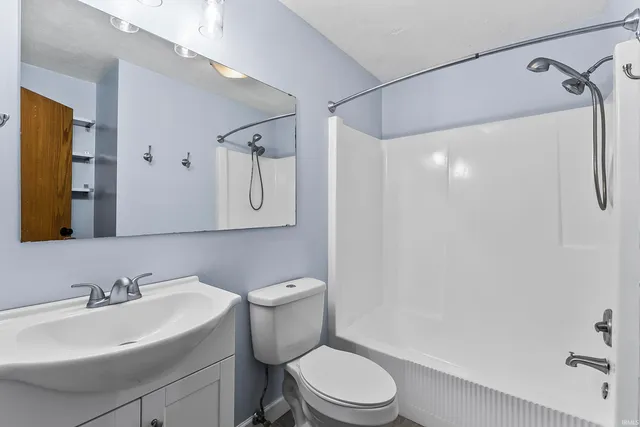 $350,000 | 106 EMS C30 Lane, Warsaw, IN 46582