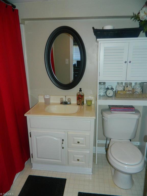1490 McKinney Road Mount Airy, NC 27030 - Photo 10 of 30 Upstairs bathroom