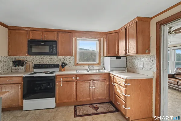 $319,900 | 95 Kitemaug Road, Montville, CT 06382