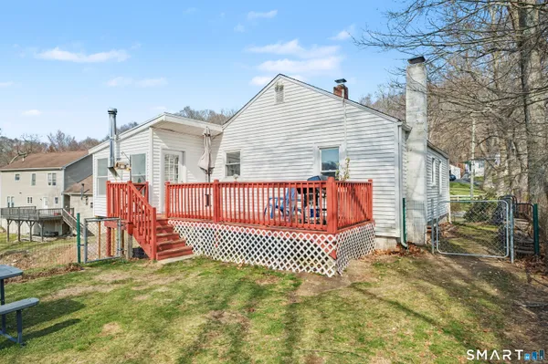 $319,900 | 95 Kitemaug Road, Montville, CT 06382