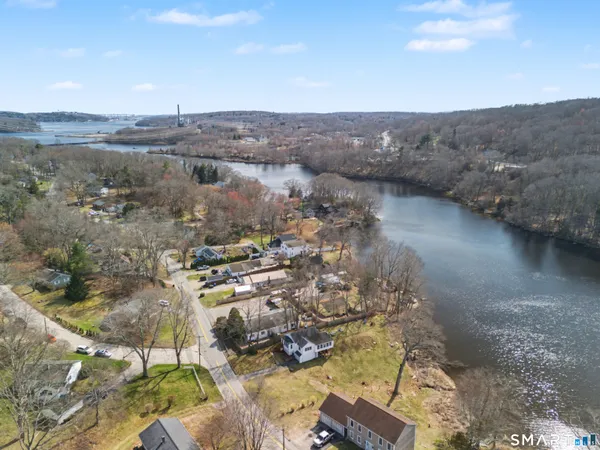 $319,900 | 95 Kitemaug Road, Montville, CT 06382