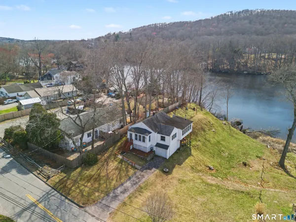 $319,900 | 95 Kitemaug Road, Montville, CT 06382
