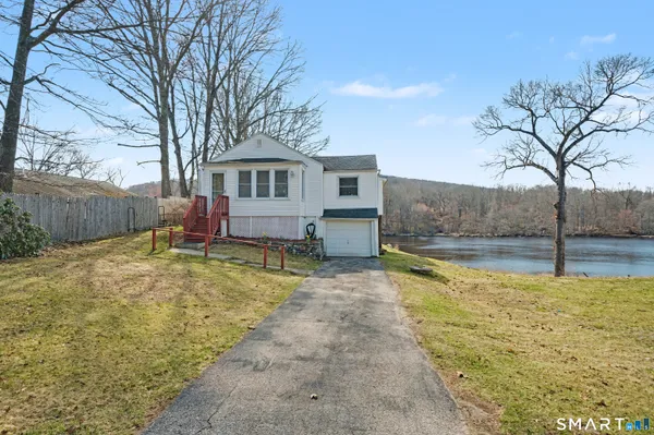 $319,900 | 95 Kitemaug Road, Montville, CT 06382