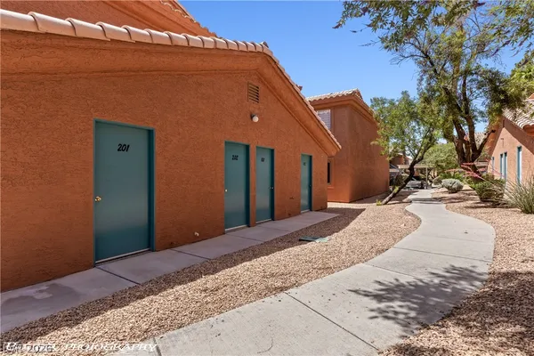 $185,000 | 962 Mesquite Springs Drive, Unit 202, Mesquite, NV 89027
