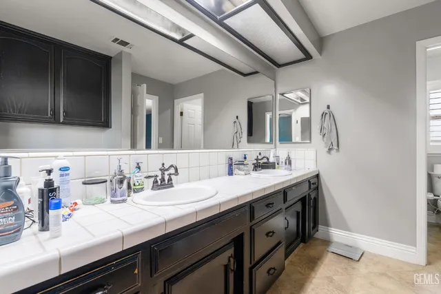 $839,999 | Undisclosed Address, Bakersfield, CA 93308