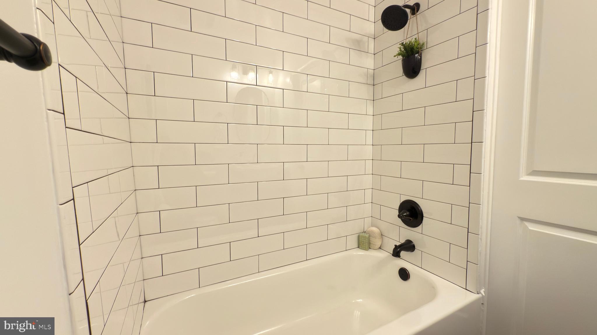 249 Hobart Avenue Hamilton, NJ 08629 - Photo 20 of 27 a bathroom with a bathtub