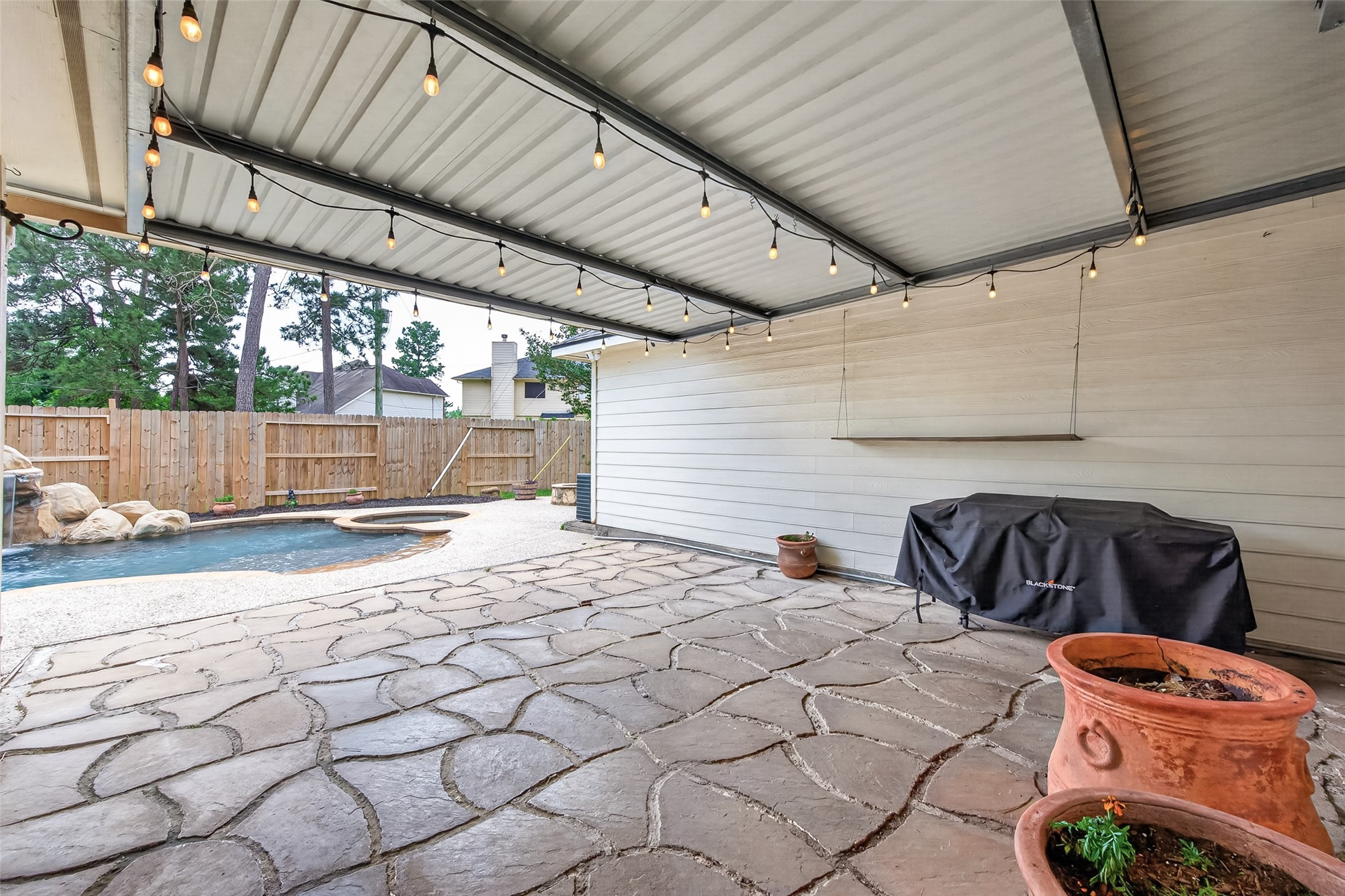 7411 Stonesfield Place Spring, TX 77389 - Photo 35 of 43 Outdoor patio - Massive, oversized covered patio