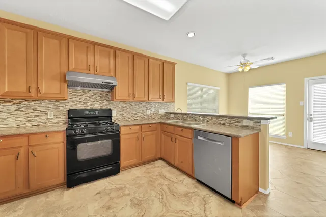 $2,500 | 18123 Memorial Falls Drive, Tomball, TX 77375