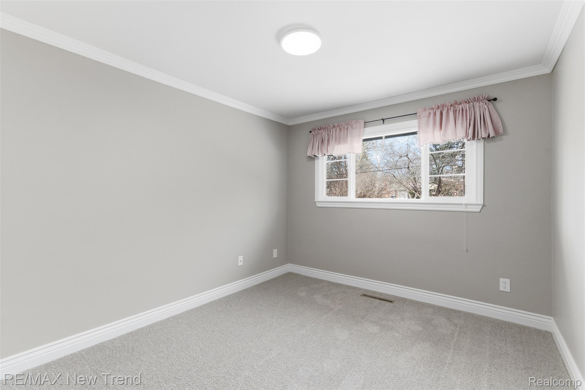 1043 Westview Road Bloomfield Hills, MI 48304 - Photo 26 of 43 26_1043 westview rd-23.jpg