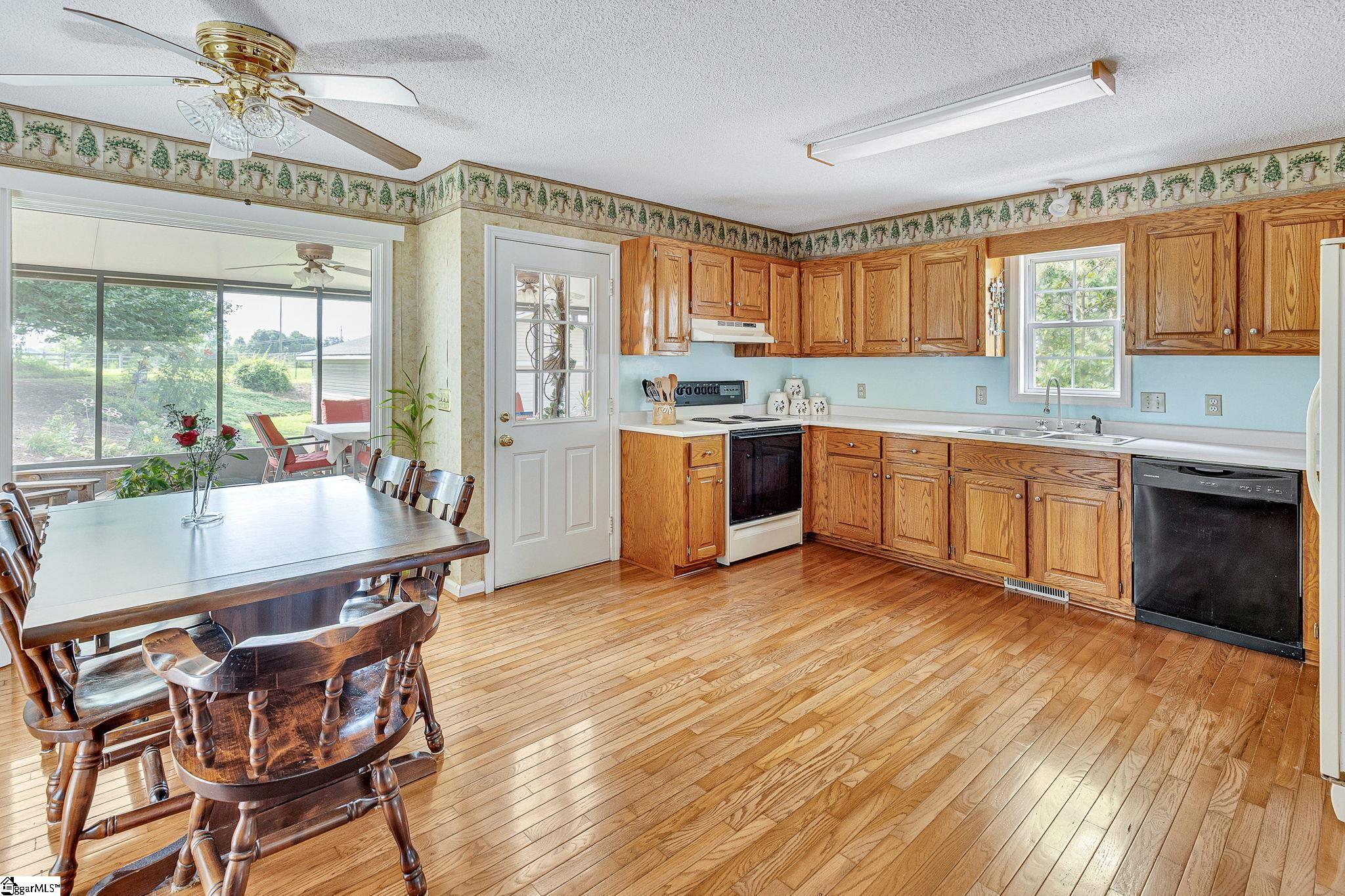 379 Stewart Road Six Mile, SC 29682 - Photo 8 of 36