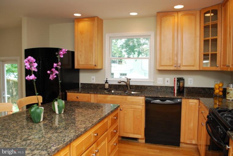 5321 Wakefield Road Bethesda, MD 20816 - Photo 14 of 18 Kitchen