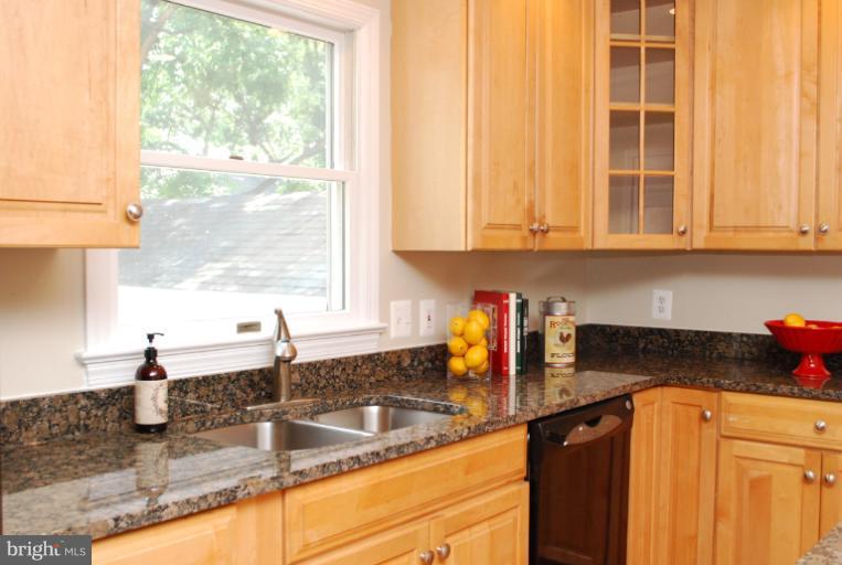 5321 Wakefield Road Bethesda, MD 20816 - Photo 3 of 18 Kitchen