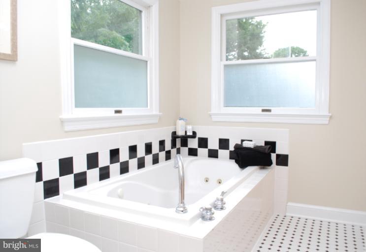 5321 Wakefield Road Bethesda, MD 20816 - Photo 4 of 18 Bath (Master)