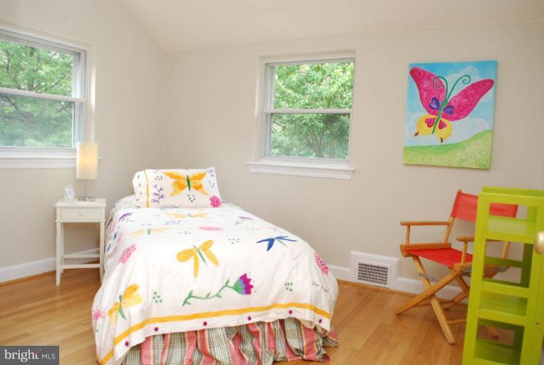 5321 Wakefield Road Bethesda, MD 20816 - Photo 6 of 18 Bedroom