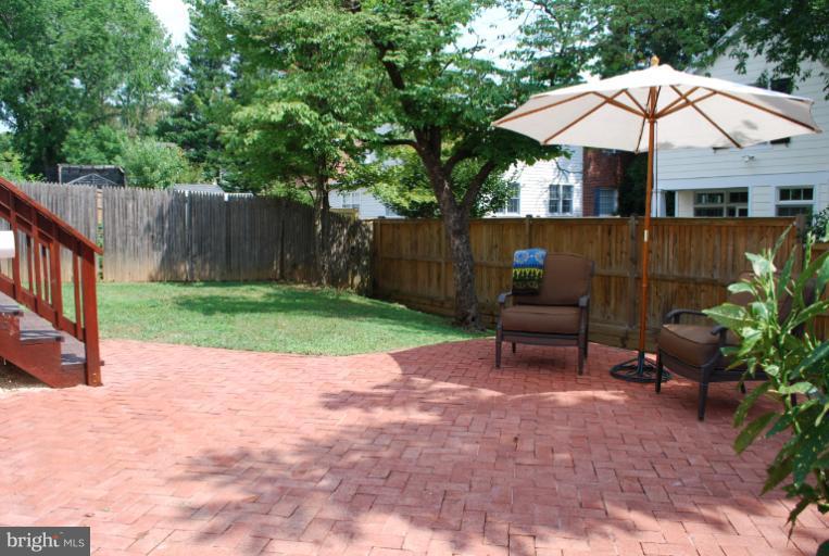 5321 Wakefield Road Bethesda, MD 20816 - Photo 7 of 18 Exterior (Rear)