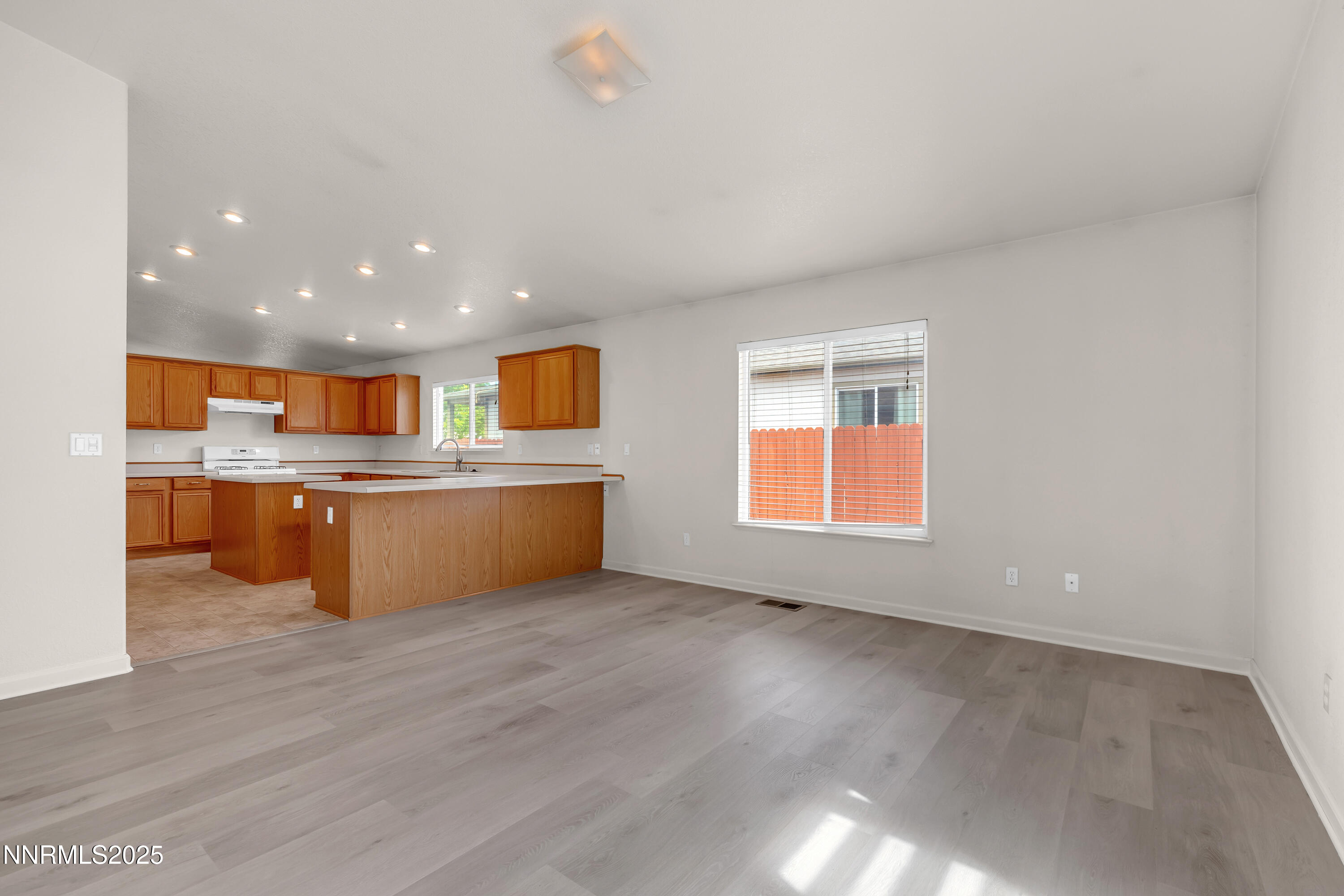 17330 Desert Lake Drive Reno, NV 89508 - Photo 6 of 24 DesertLake17330-009