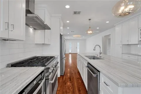 $575,000 | 141 Metairie Court, Metairie, LA 70001