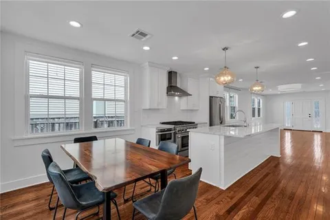 $575,000 | 141 Metairie Court, Metairie, LA 70001