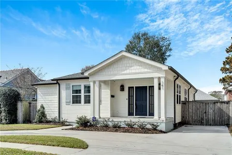 $575,000 | 141 Metairie Court, Metairie, LA 70001