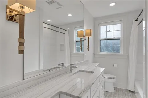 $575,000 | 141 Metairie Court, Metairie, LA 70001