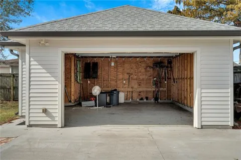 $575,000 | 141 Metairie Court, Metairie, LA 70001