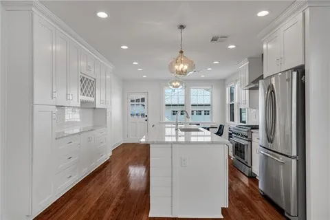 $575,000 | 141 Metairie Court, Metairie, LA 70001