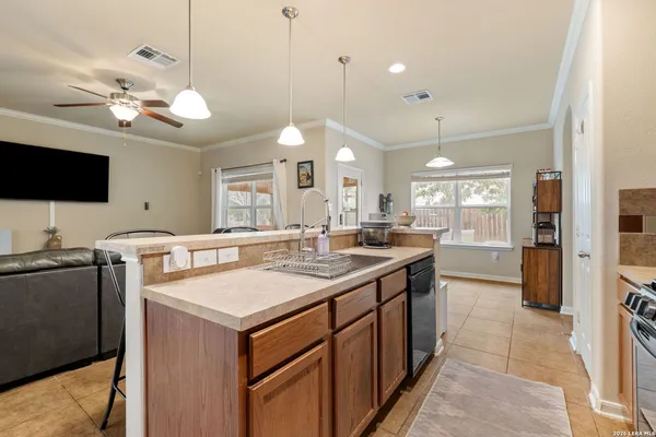 $2,150 | 9002 Summit Lake, San Antonio, TX 78245