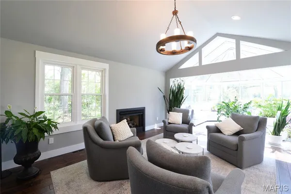 $5,750 | 1306 South Geyer Road, St. Louis, MO 63122
