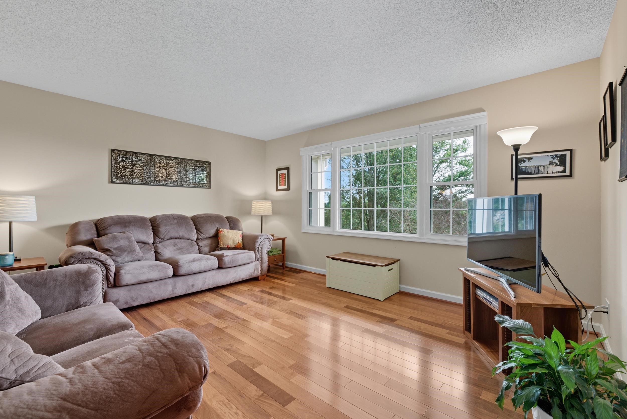 134 Rorrer Circle Harrisonburg, VA 22801 - Photo 11 of 74 a living room with furniture and a window