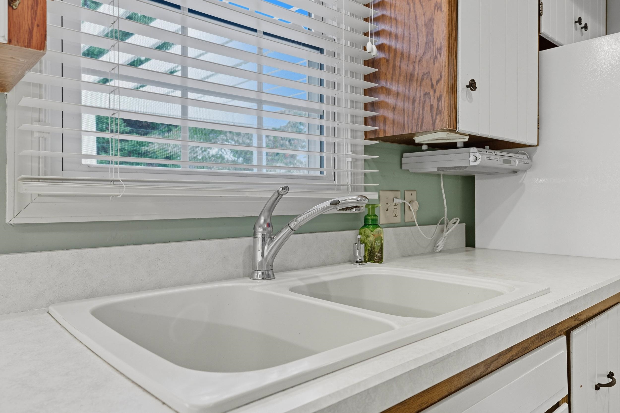 134 Rorrer Circle Harrisonburg, VA 22801 - Photo 4 of 74 a bathroom with a sink and a bathtub