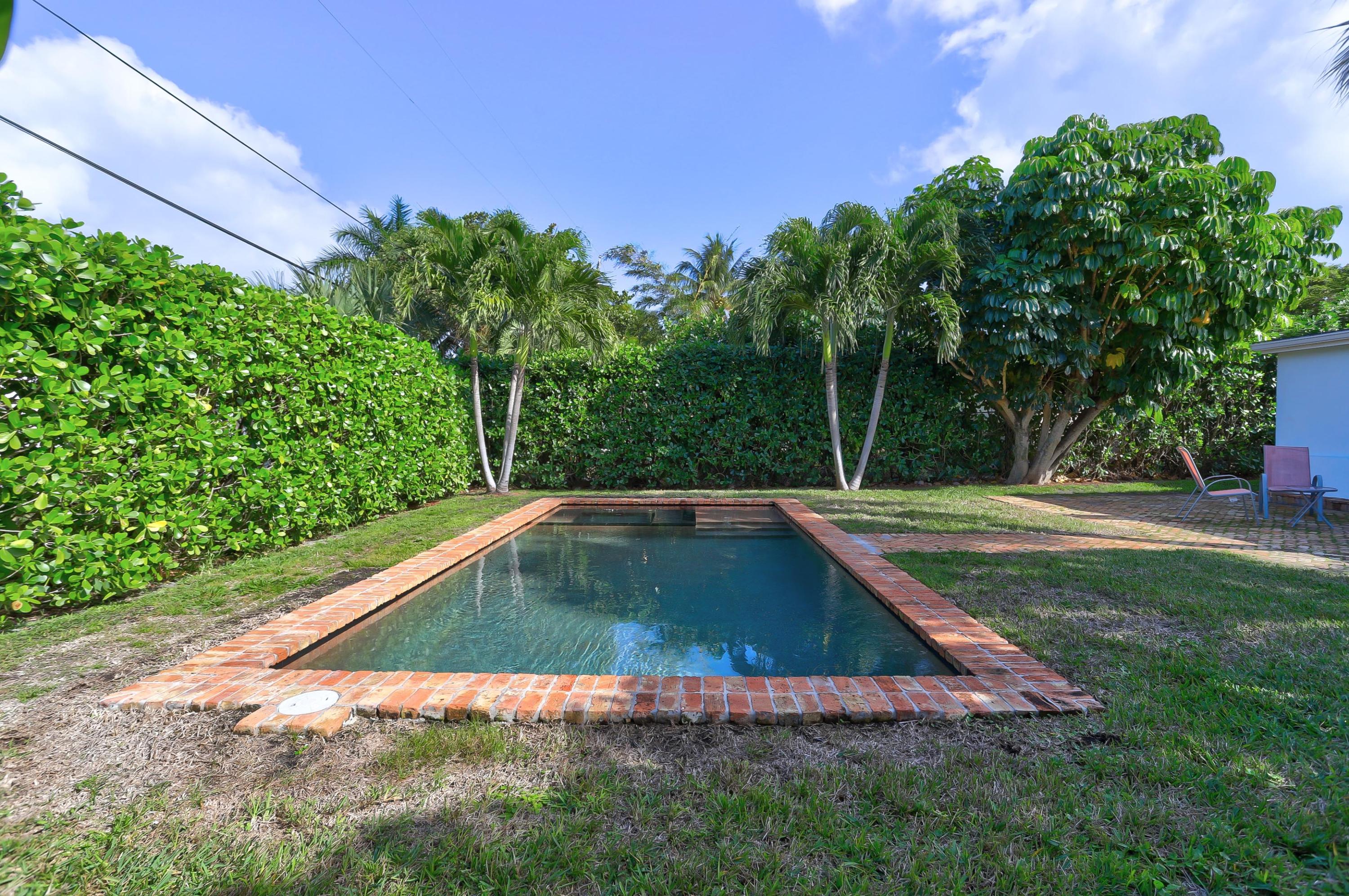255 Pilgrim Road West Palm Beach, FL 33405 - Photo 16 of 19 Pool