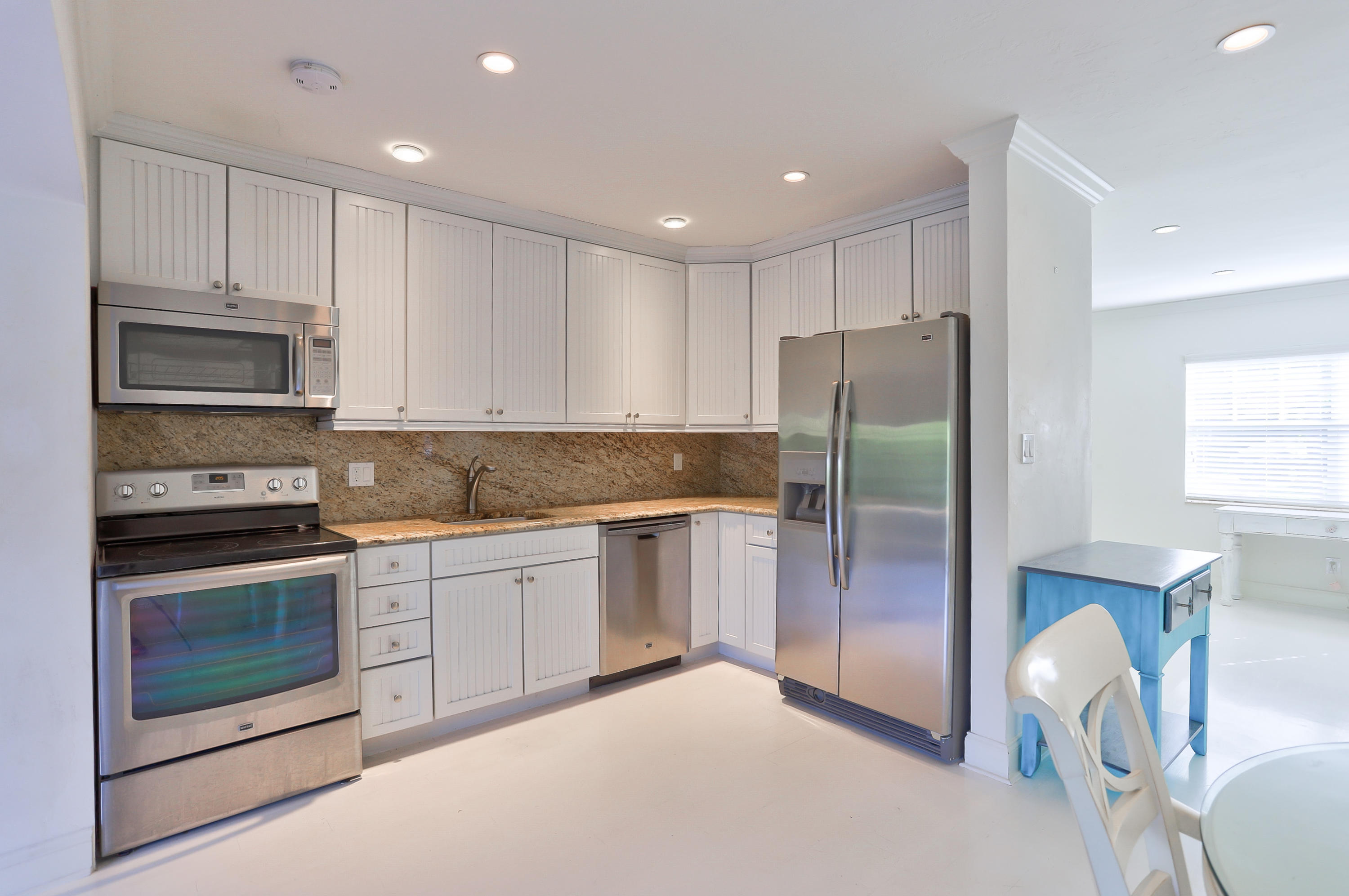 255 Pilgrim Road West Palm Beach, FL 33405 - Photo 5 of 19 Kitchen