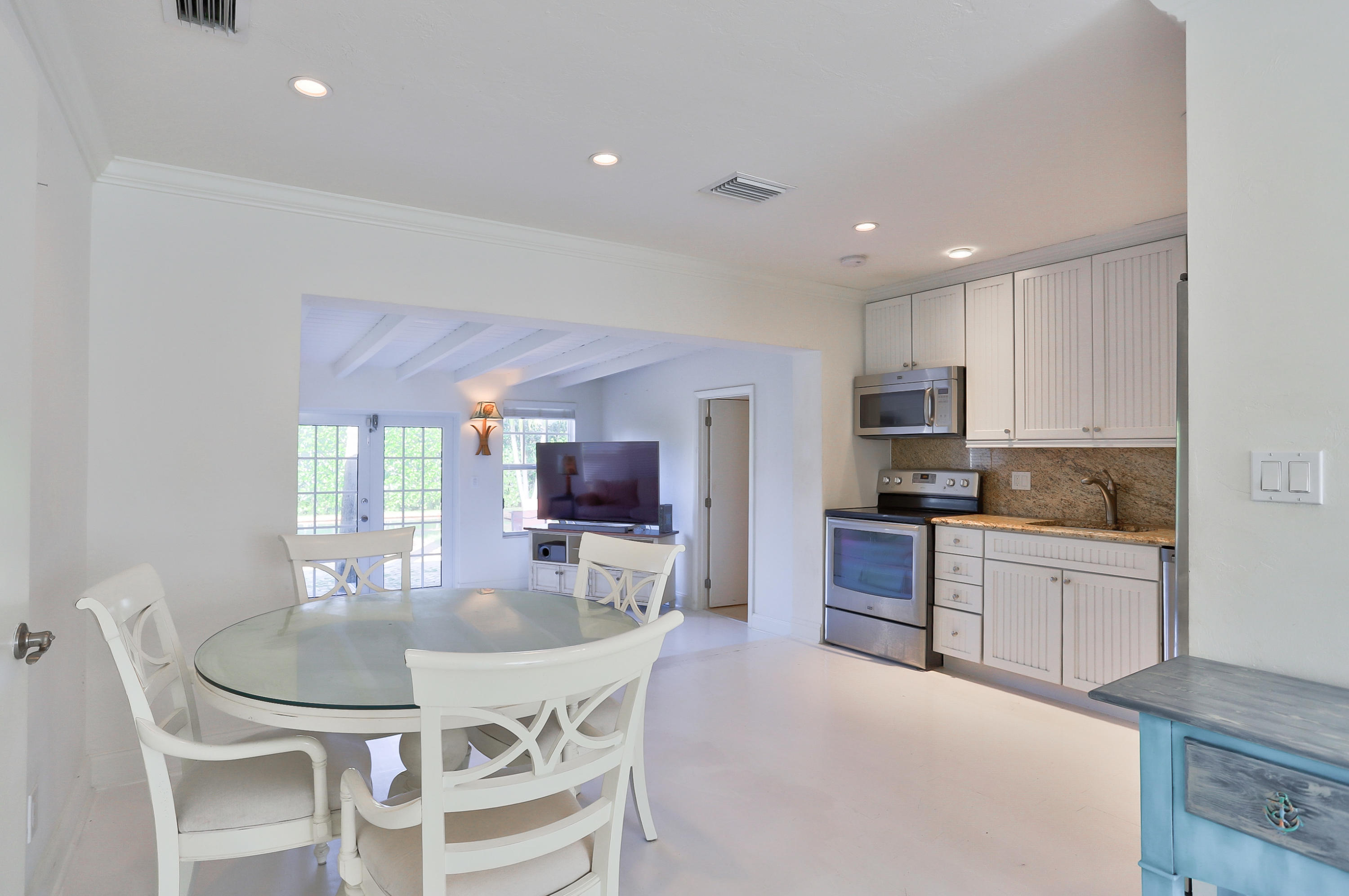 255 Pilgrim Road West Palm Beach, FL 33405 - Photo 6 of 19 Kitchen