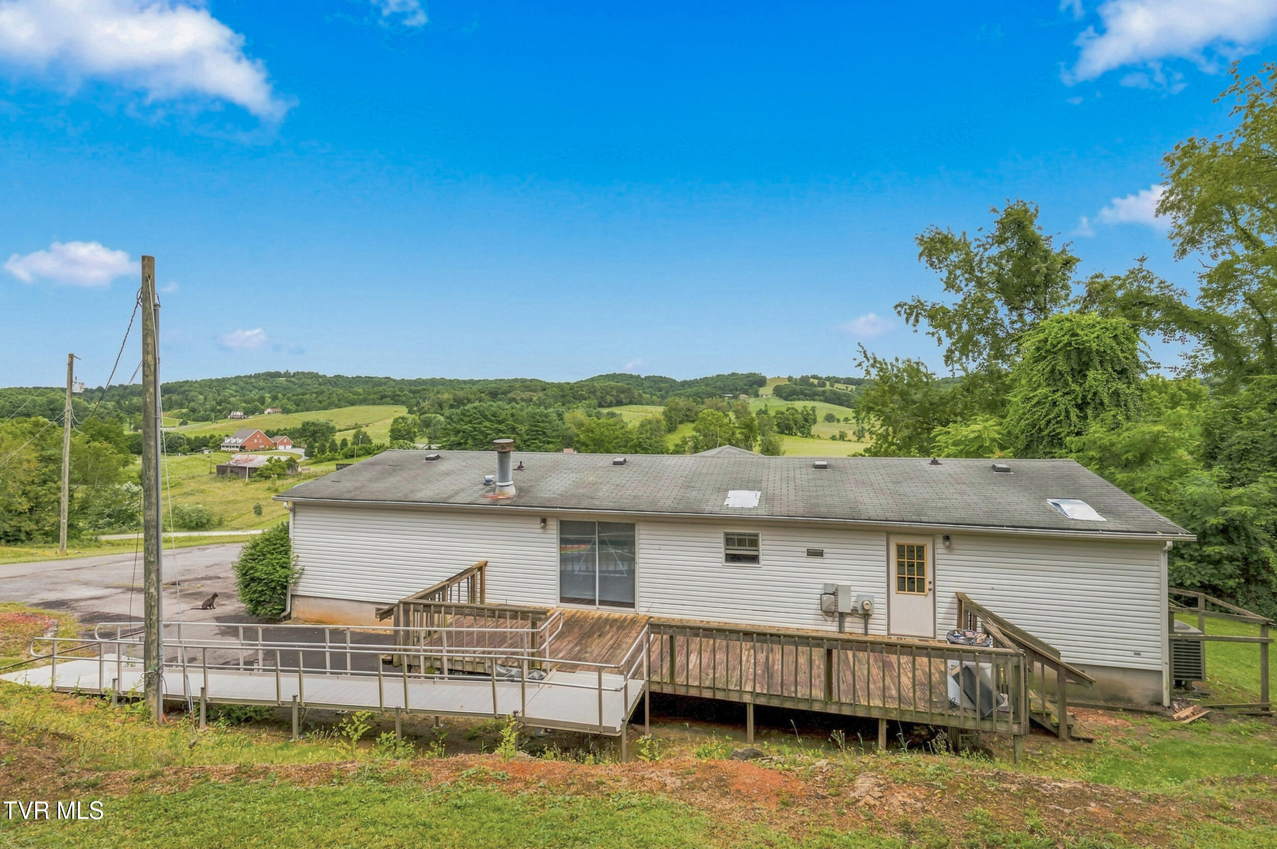 12018 Dettor Road Bristol, VA 24202 - Photo 8 of 26 dsc_0964 copy